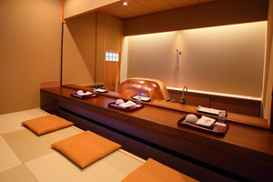 Kotatsu-style Seats: Up to 5 guests