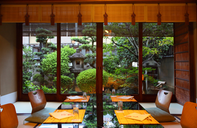 Ozashiki (Private Room): From 2-8 guests