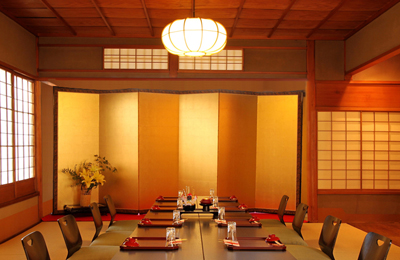 Japanese-style tatami-mat room (for private dining)