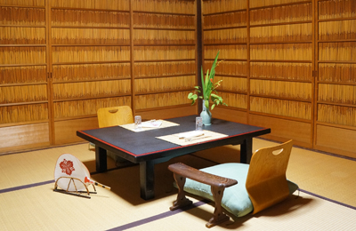 Ozashiki (Private Tatami Room): For 2-8 Guests